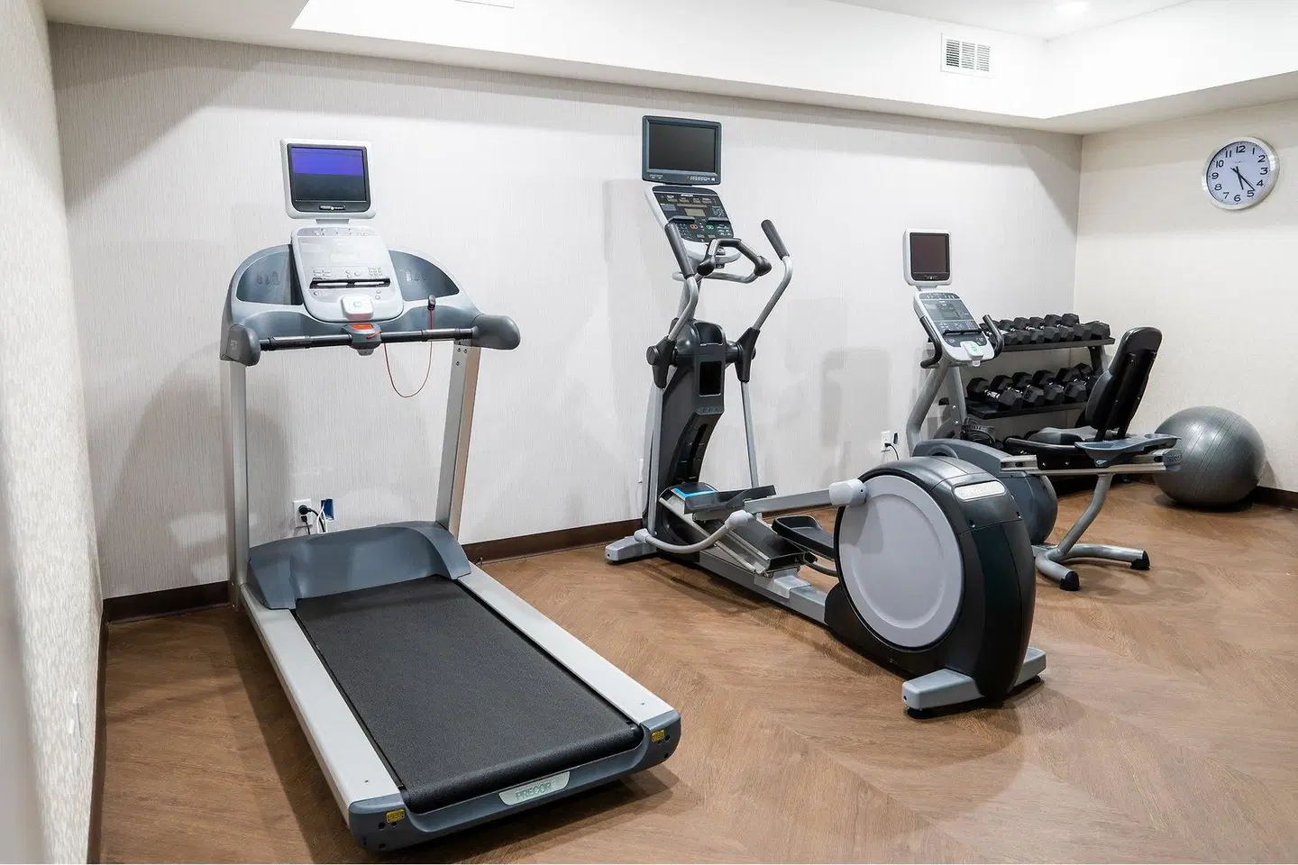 Holiday Inn Express & Suites Lake Forest - Irvine East by IHG SPORTS_AND_LEISURE