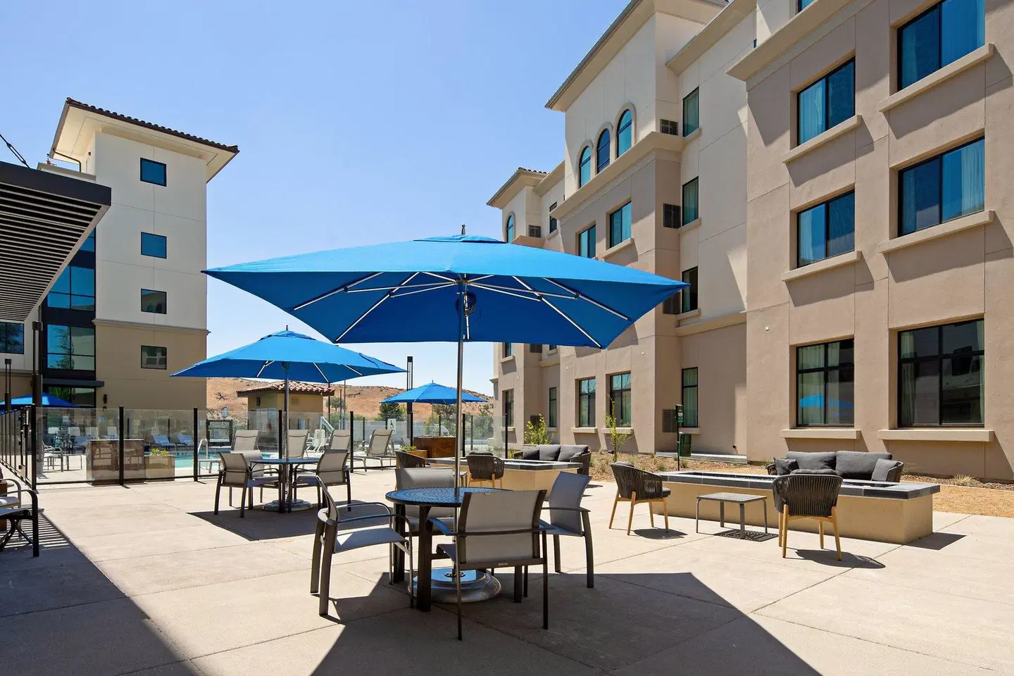 Holiday Inn Express & Suites Valencia - Santa Clarita by IHG Terrasse