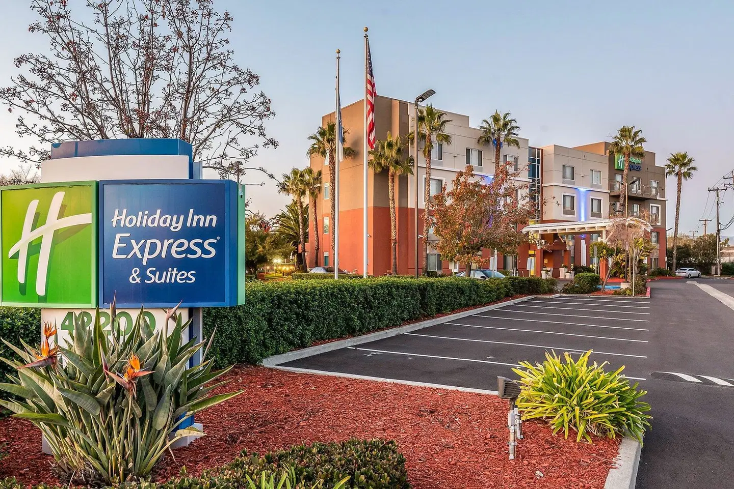 Holiday Inn Express & Suites Fremont - Milpitas Central by IHG EXTERIOR