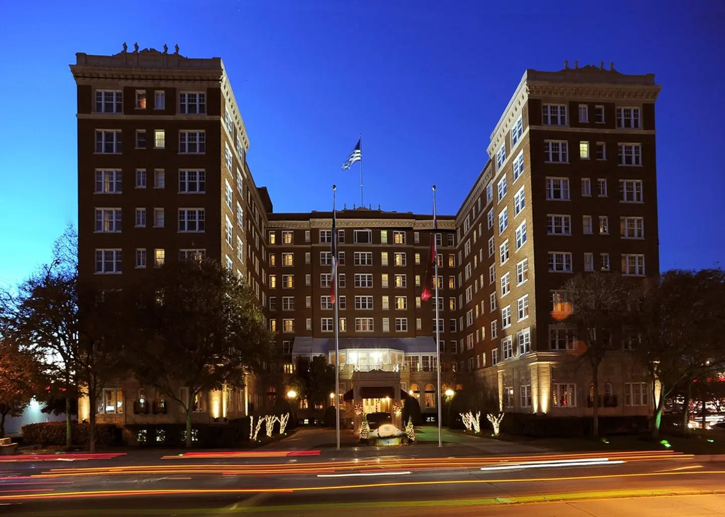 Warwick Melrose Hotel EXTERIOR