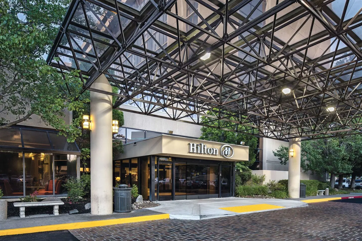 Hilton Sacramento Arden West EXTERIOR