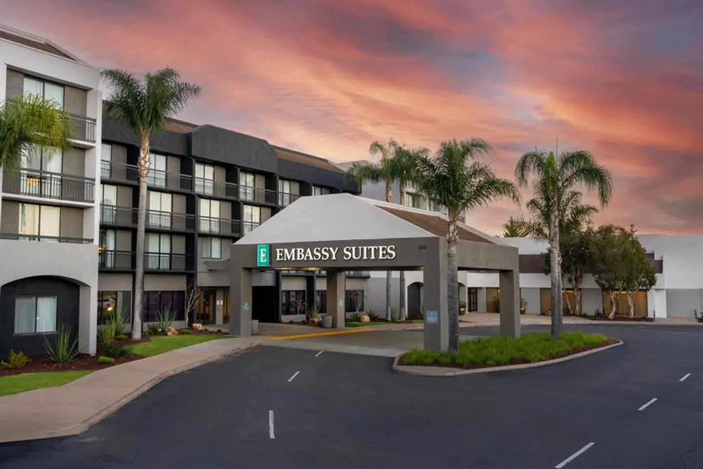 Embassy Suites by Hilton San Luis Obispo EXTERIOR
