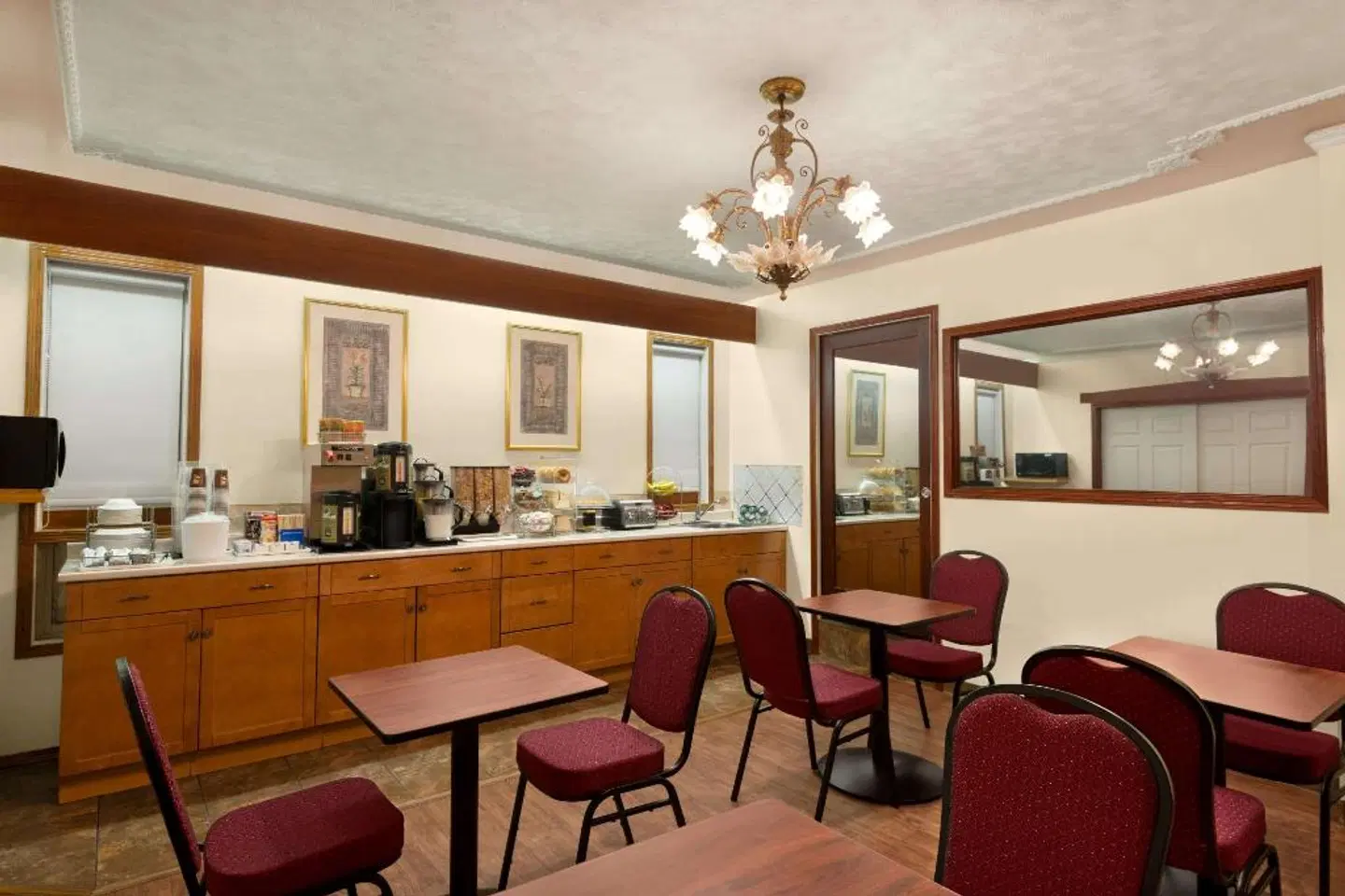 Travelodge Quesnel Bar