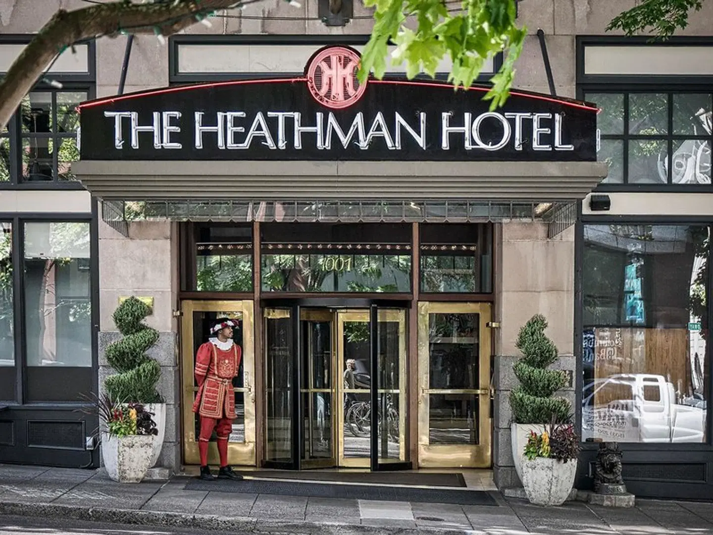 The Heathman Hotel EXTERIOR