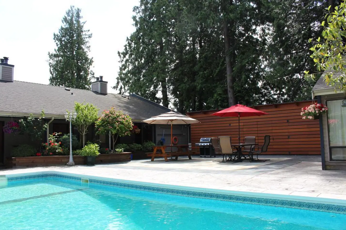 Sunshine Lodge Inn OUTDOOR_POOL