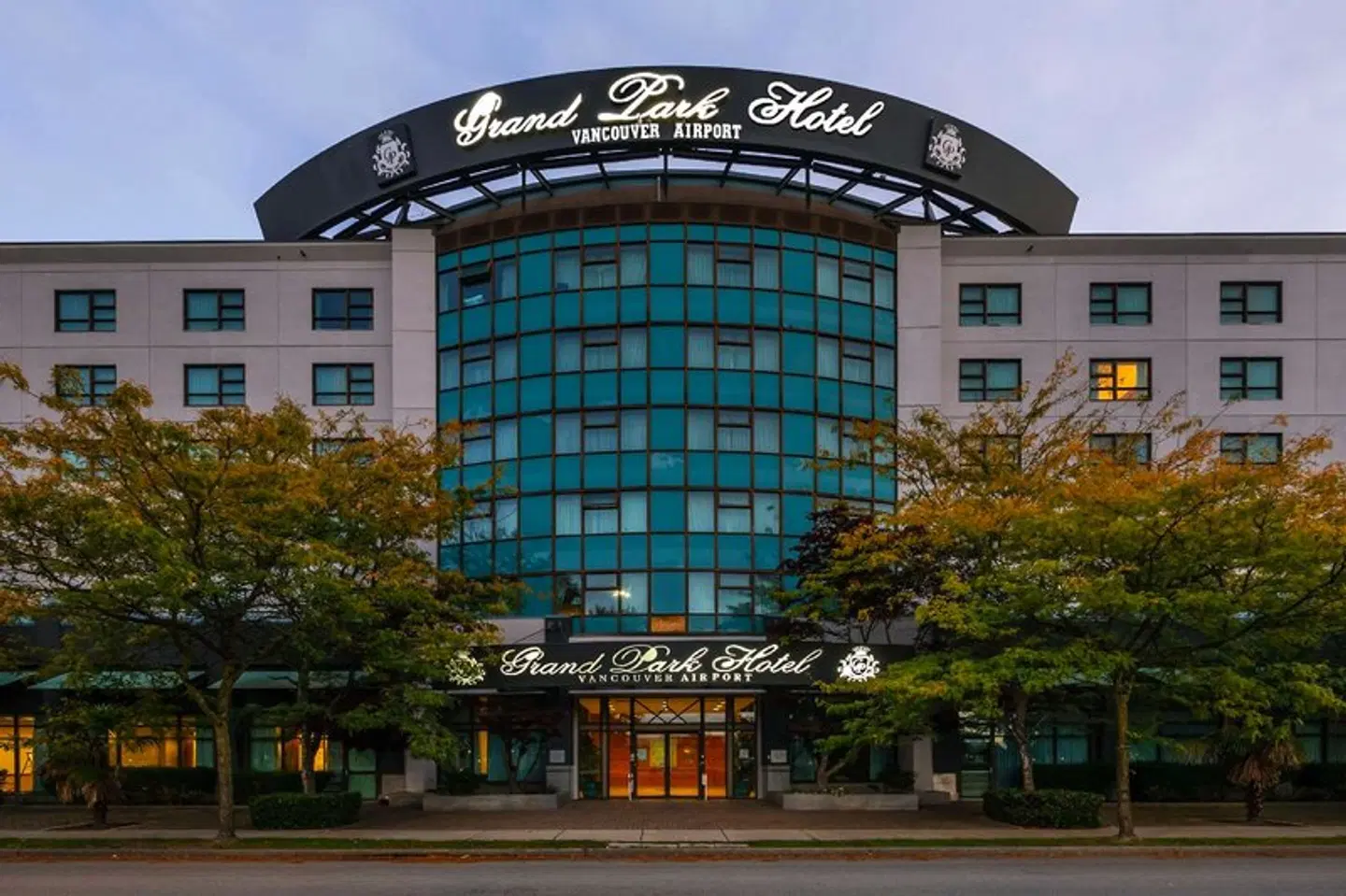 Grand Park Hotel Vancouver Airport EXTERIOR