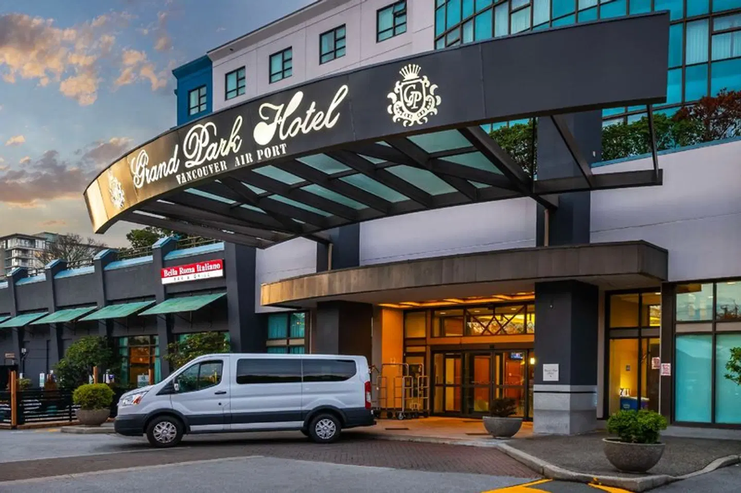 Grand Park Hotel Vancouver Airport EXTERIOR