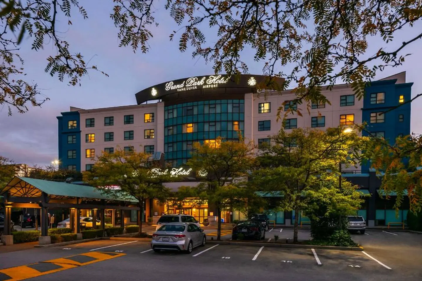 Grand Park Hotel Vancouver Airport EXTERIOR