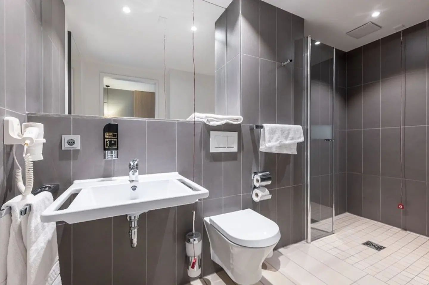 Serways Hotel Hösel Ost Badezimmer