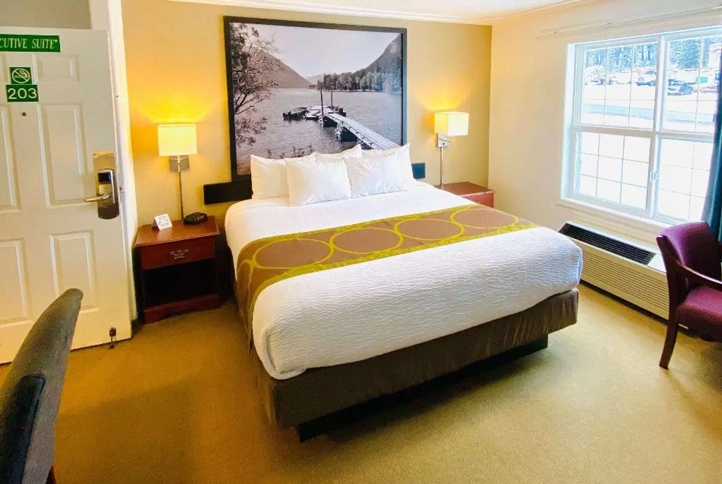 Super 8 by Wyndham 100 Mile House ROOM_EXAMPLE