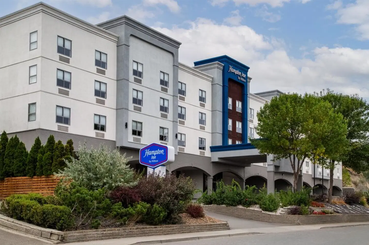 Hampton Inn by Hilton Kamloops EXTERIOR