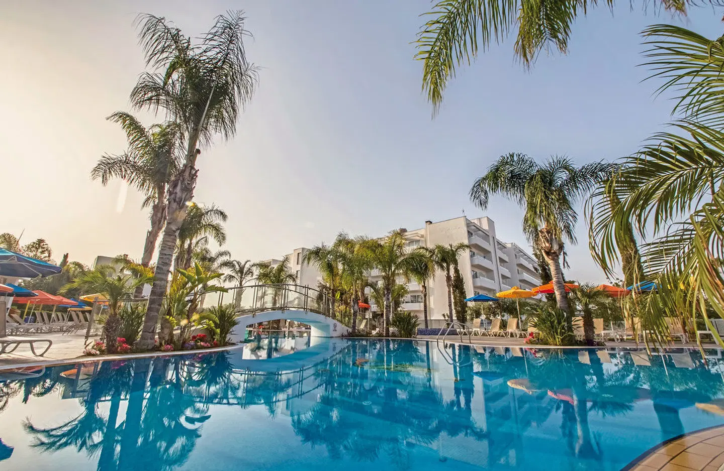 Anesis OUTDOOR_POOL