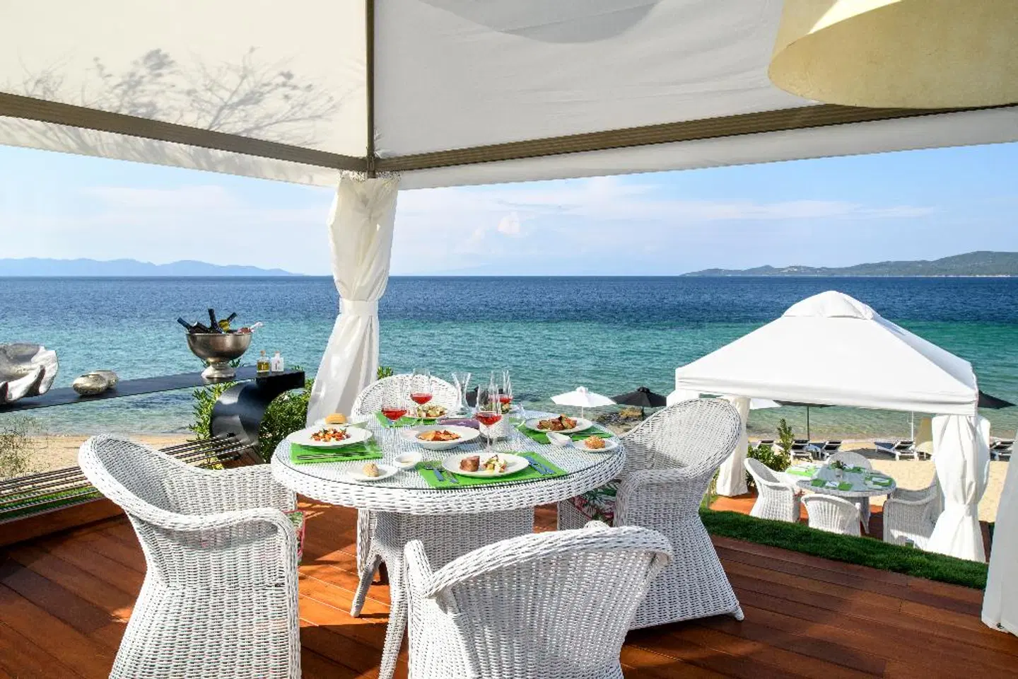 Avaton Luxury Beach Resort - Relais & Chateaux Terrasse