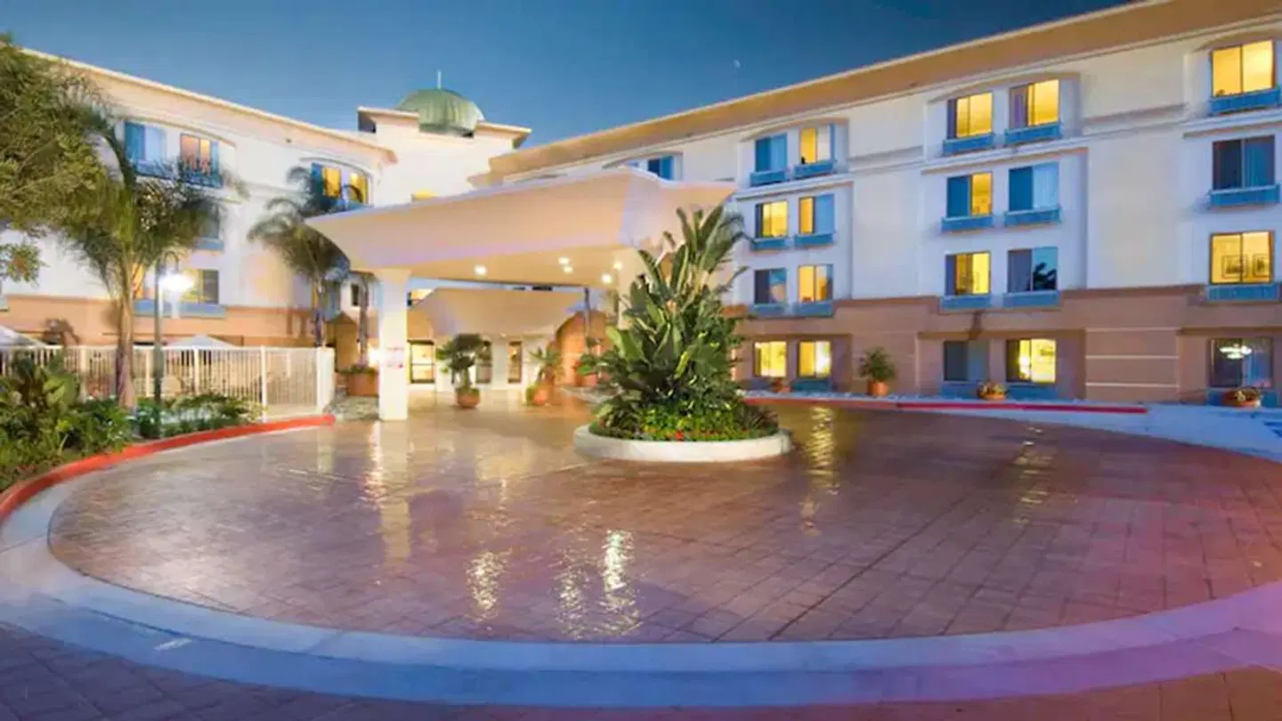 Hampton Inn San Diego/Del Mar EXTERIOR