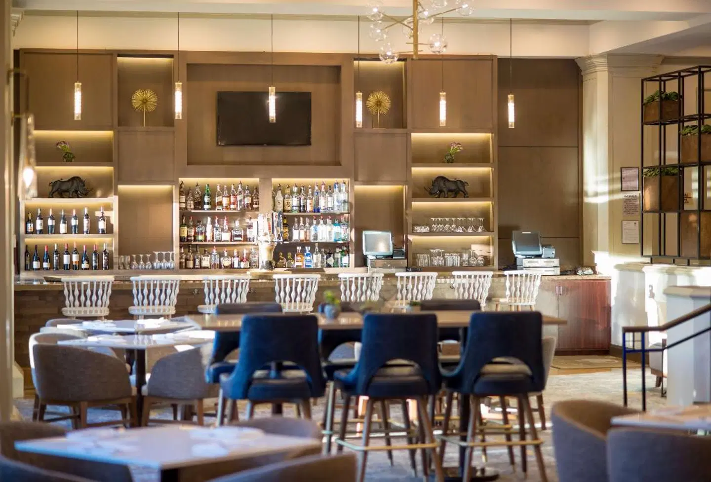 DoubleTree by Hilton San Diego-Mission Valley Bar