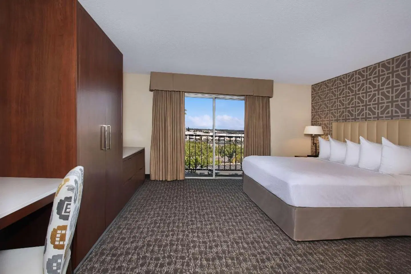 Embassy Suites by Hilton Anaheim - North ROOM_EXAMPLE