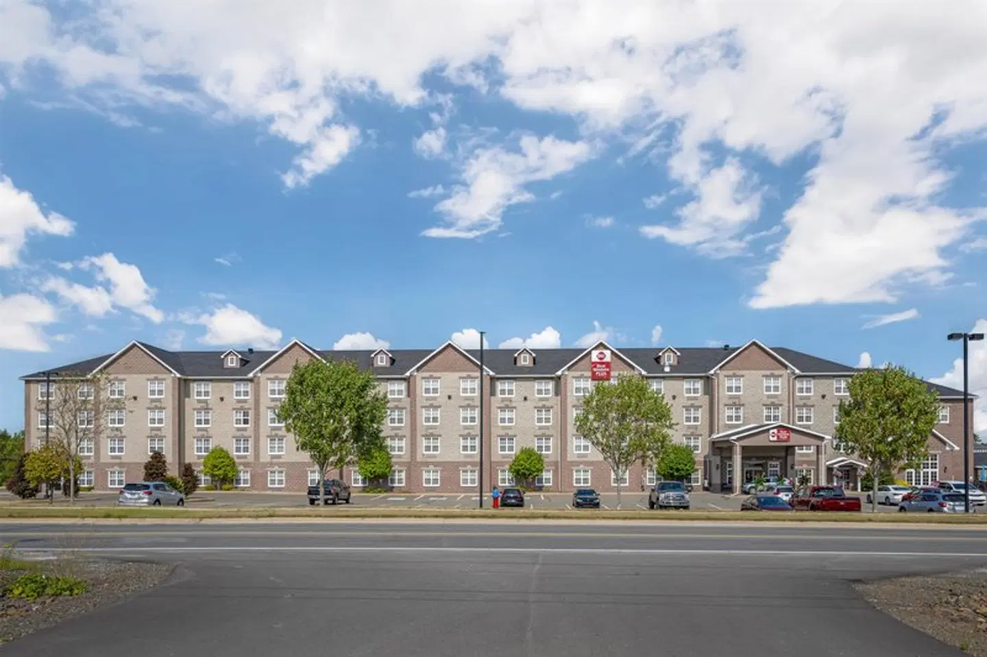 Best Western Plus Fredericton Hotel & Suites EXTERIOR
