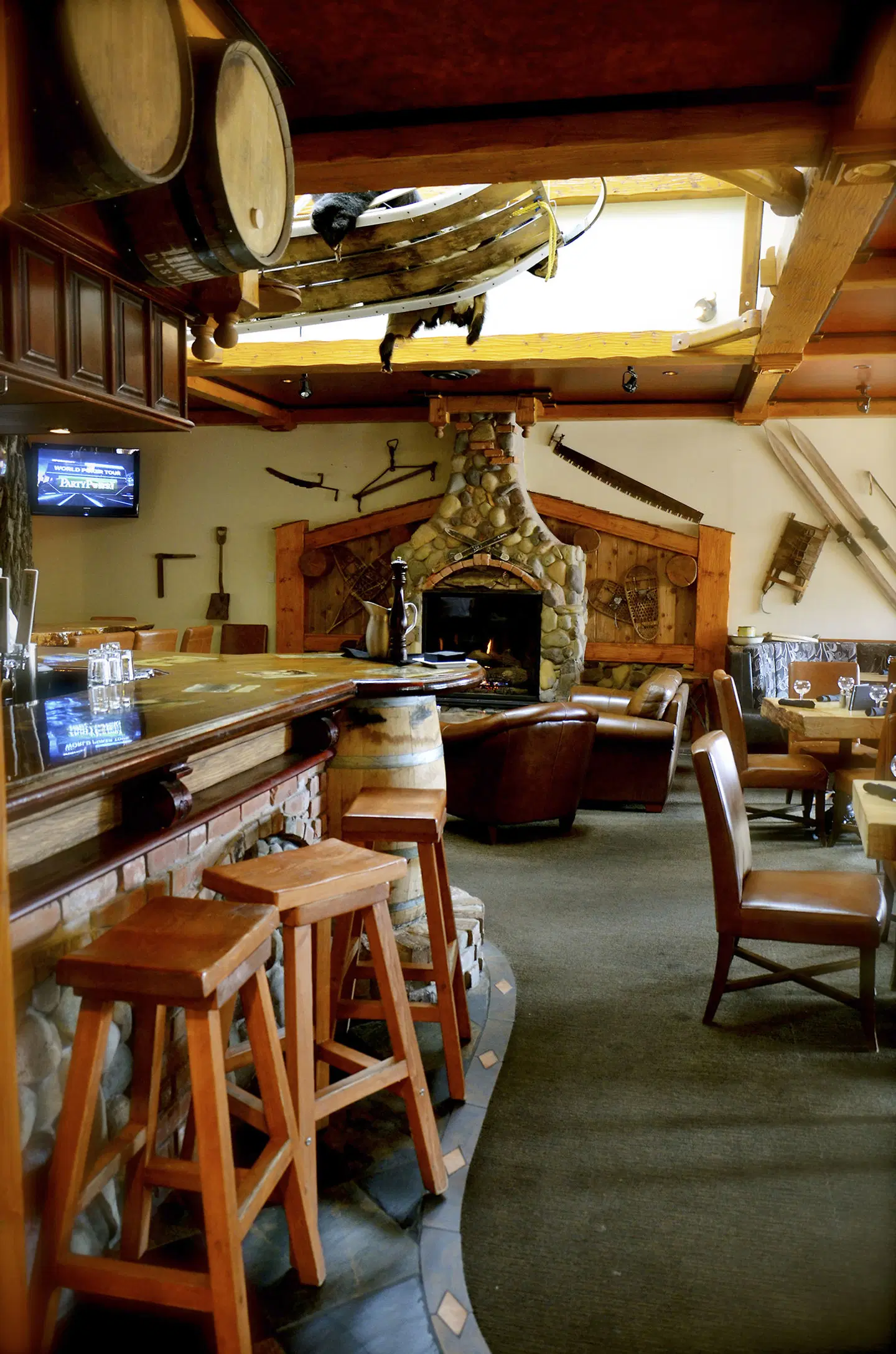 Aspen Inn Bar