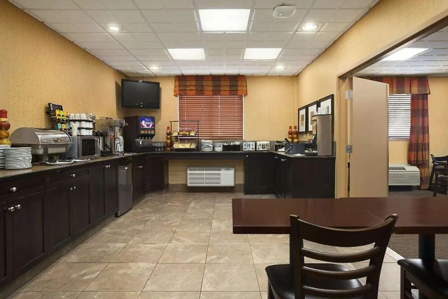 Ramada by Wyndham Surrey/Langley Bar