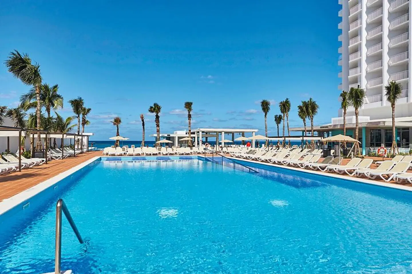 Hotel Riu Palace Paradise Island OUTDOOR_POOL