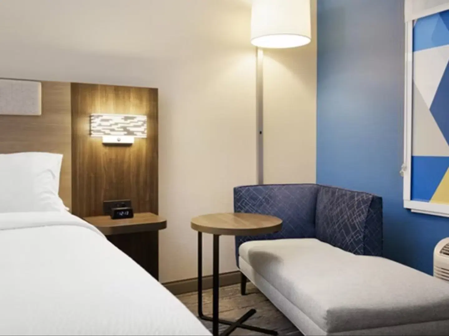 Super 8 by Wyndham Clearwater BC ROOM_EXAMPLE