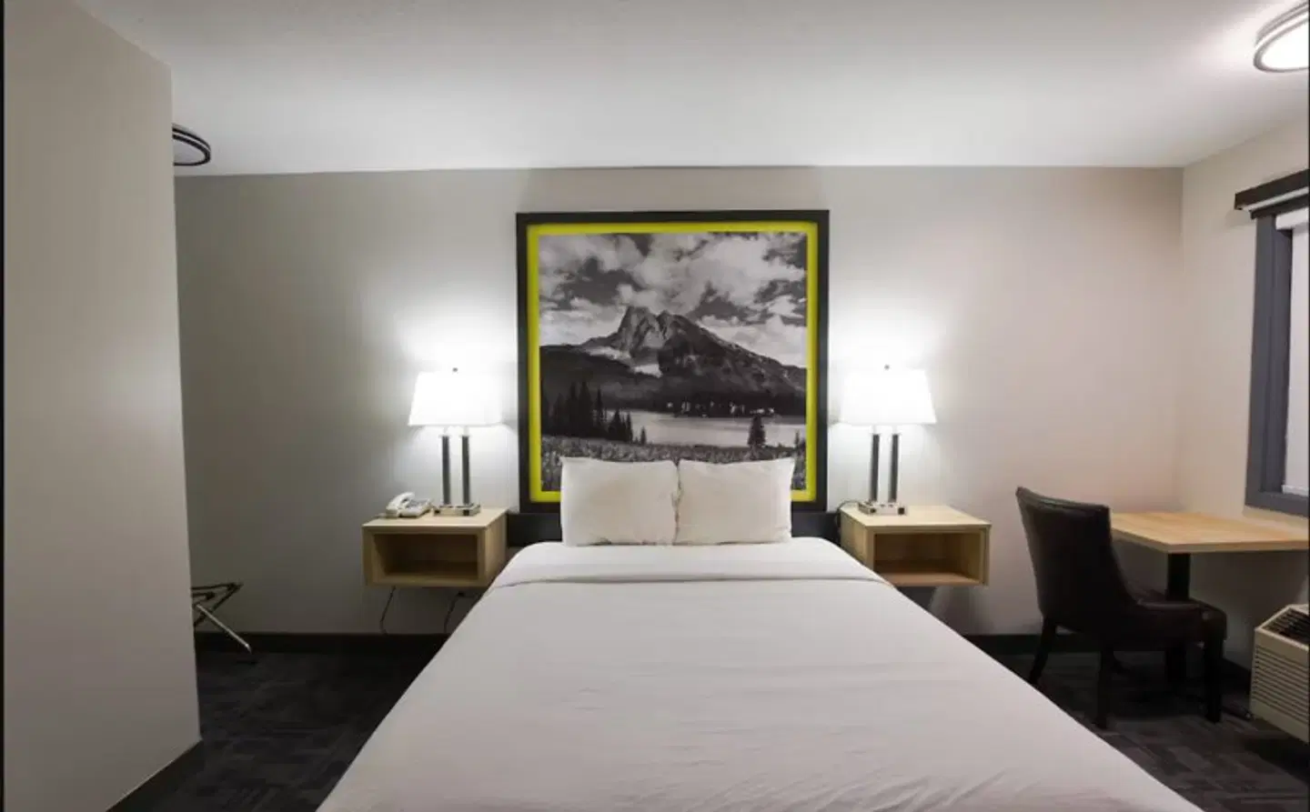 Super 8 by Wyndham Clearwater BC ROOM_EXAMPLE