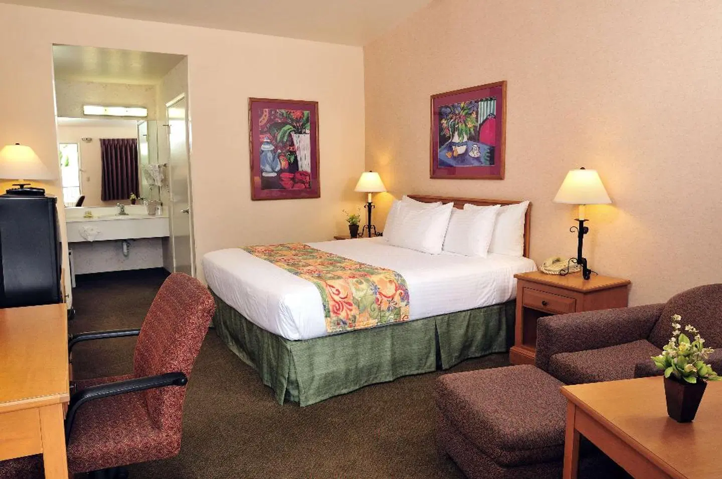 Best Western Lamplighter Inn & Suites ROOM_EXAMPLE