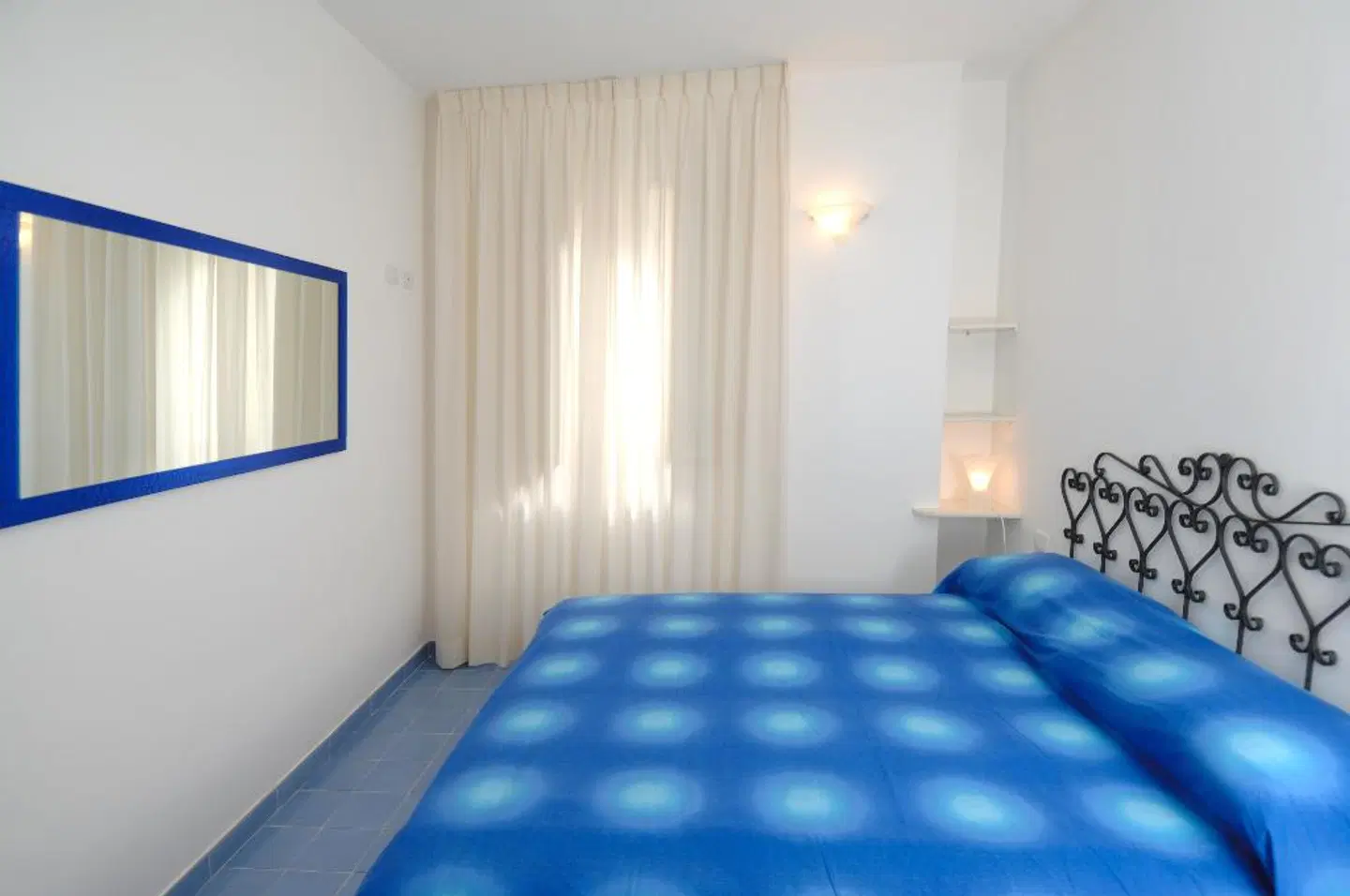 Aurora Apartments ROOM_EXAMPLE