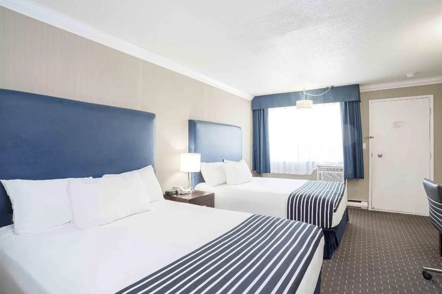 Sandman Inn Blue River ROOM_EXAMPLE