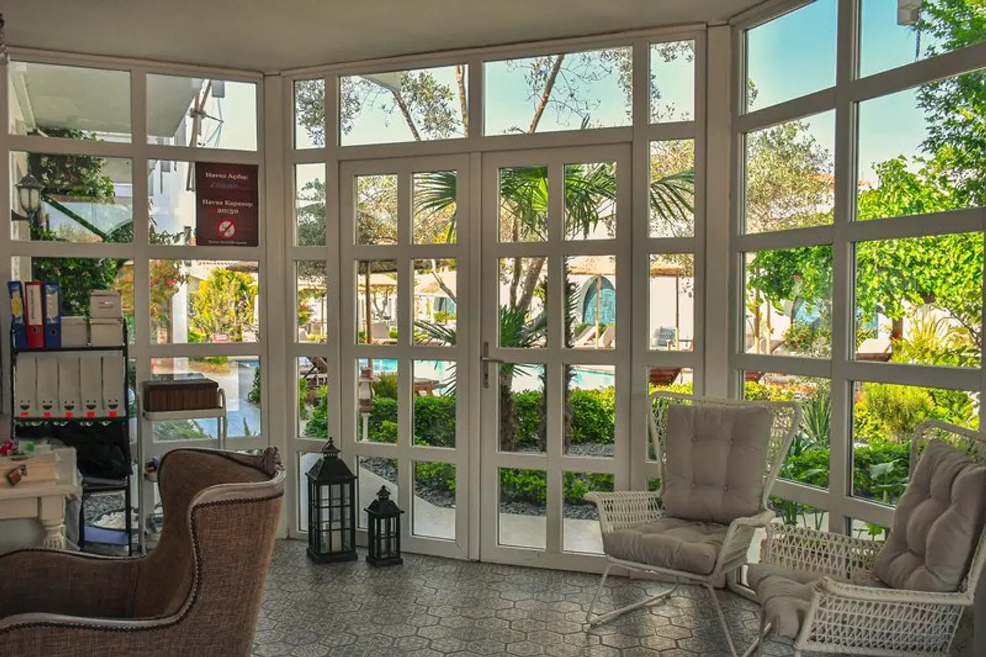 Bay C LOUNGE_LOBBY