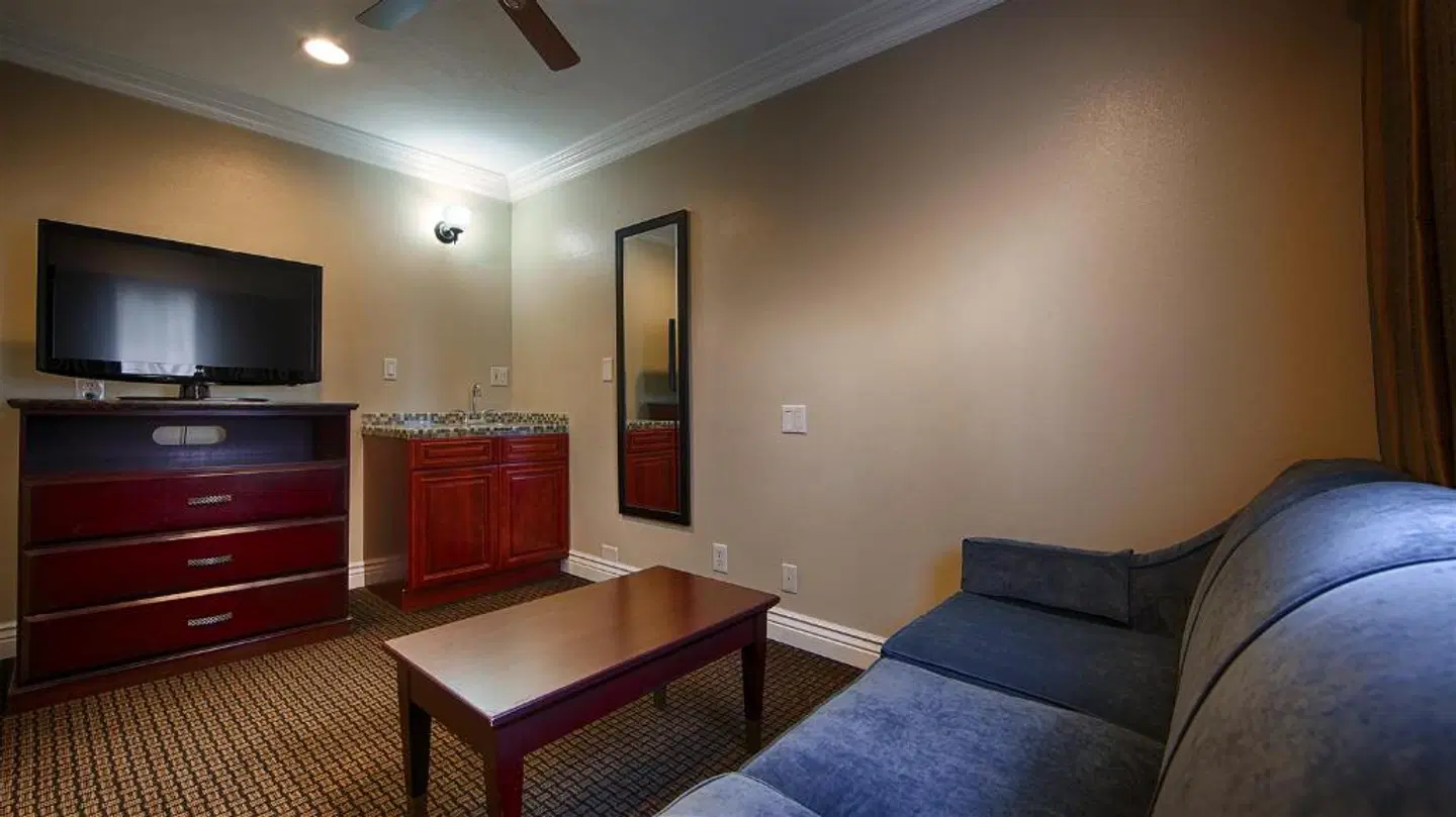 Best Western Woodland Hills Inn ROOM_EXAMPLE