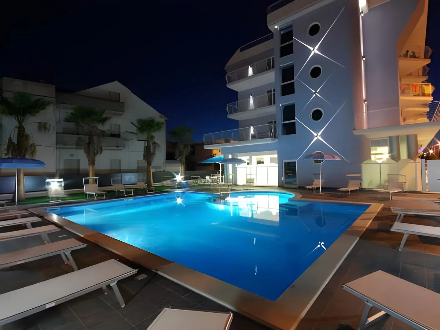 Kiara Residence OUTDOOR_POOL
