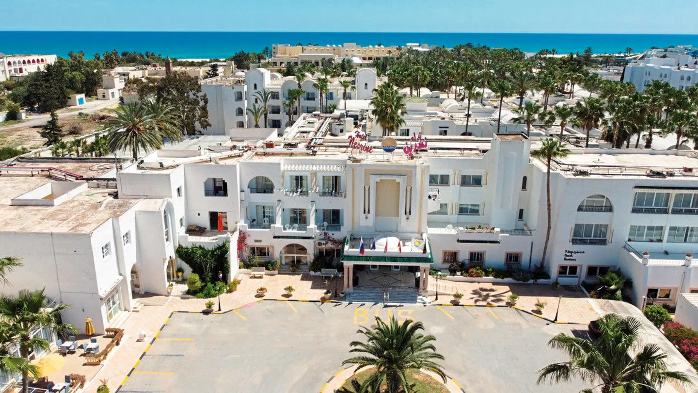 Nesrine EXTERIOR