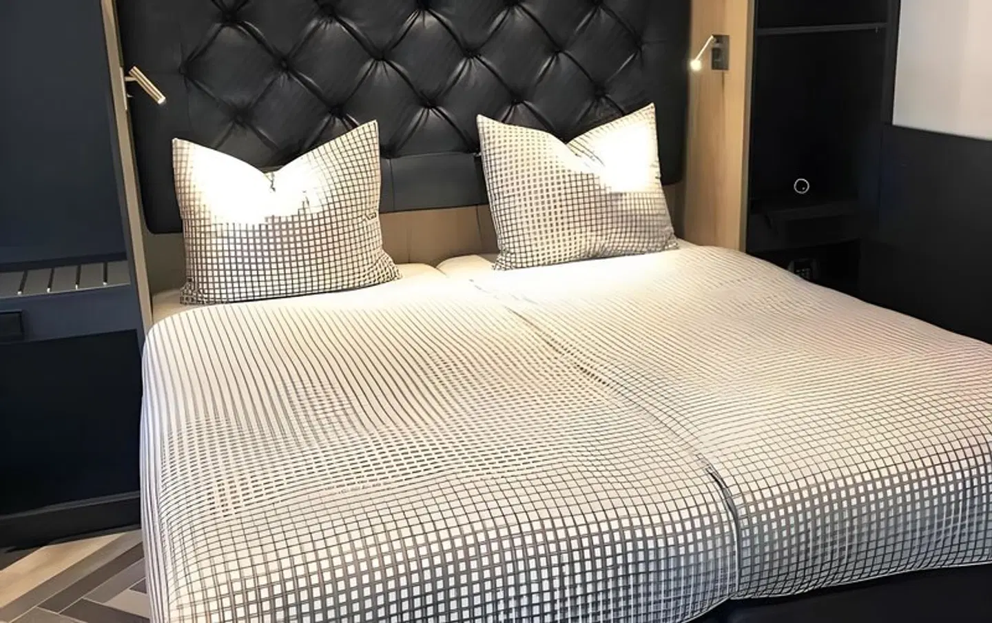 Munich Deluxe Hotel ROOM_EXAMPLE
