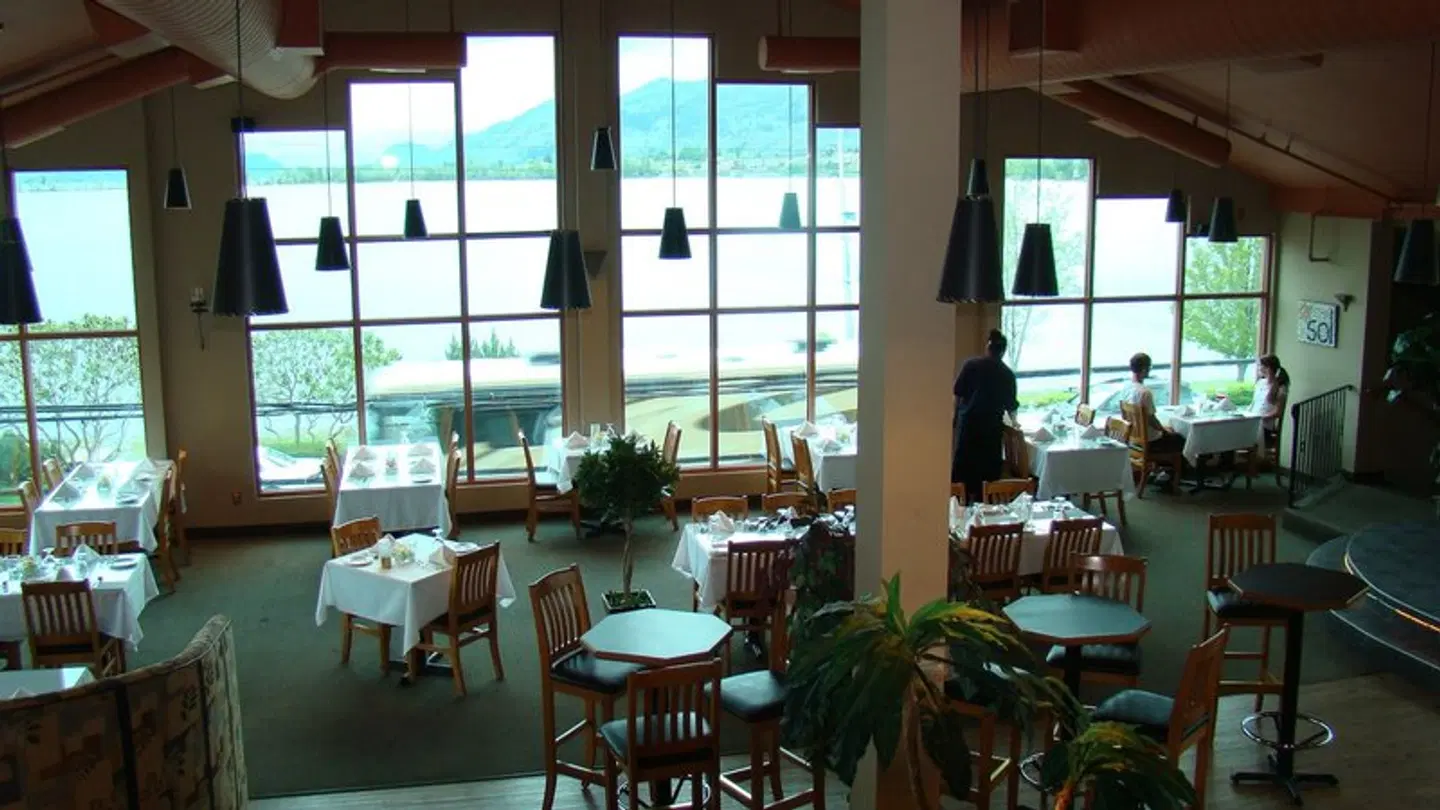 Holiday Inn & Suites Osoyoos by IHG Restaurant