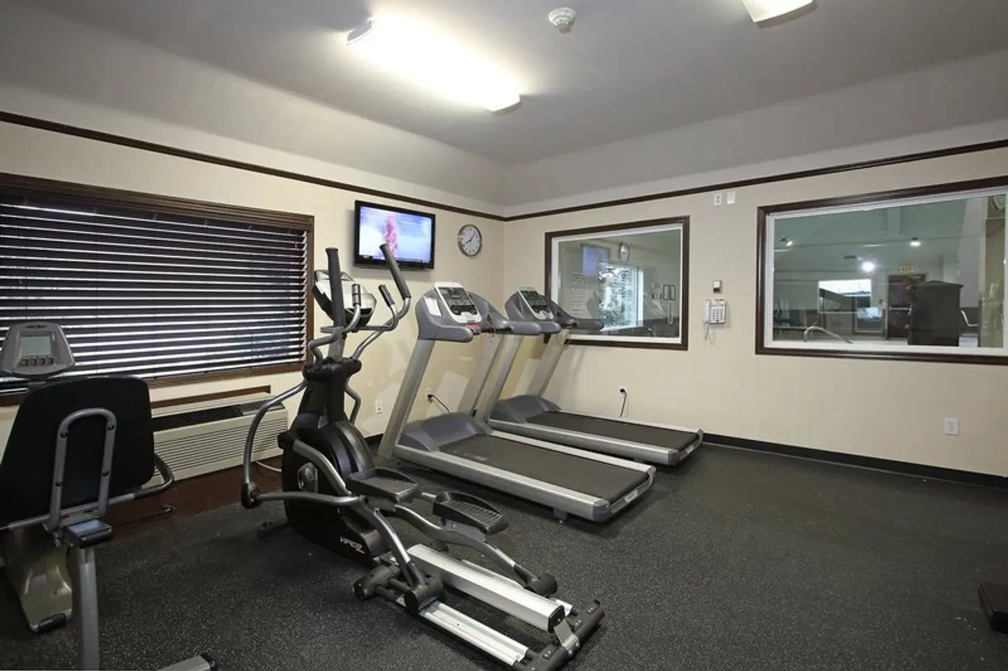 Holiday Inn Express & Suites Vernon by IHG SPORTS_AND_LEISURE