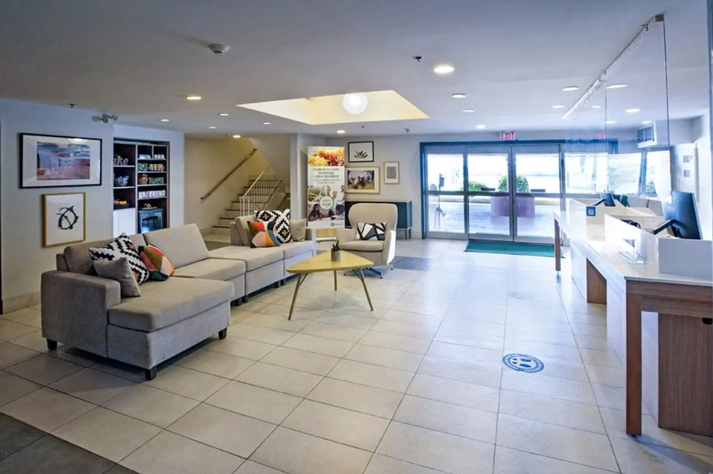 Holiday Inn & Suites Osoyoos by IHG LOUNGE_LOBBY