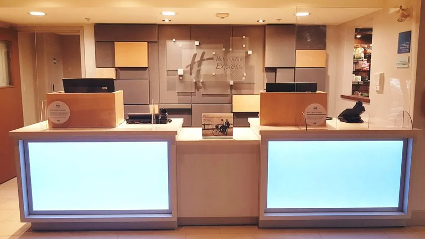 Holiday Inn Express & Suites Surrey by IHG LOUNGE_LOBBY