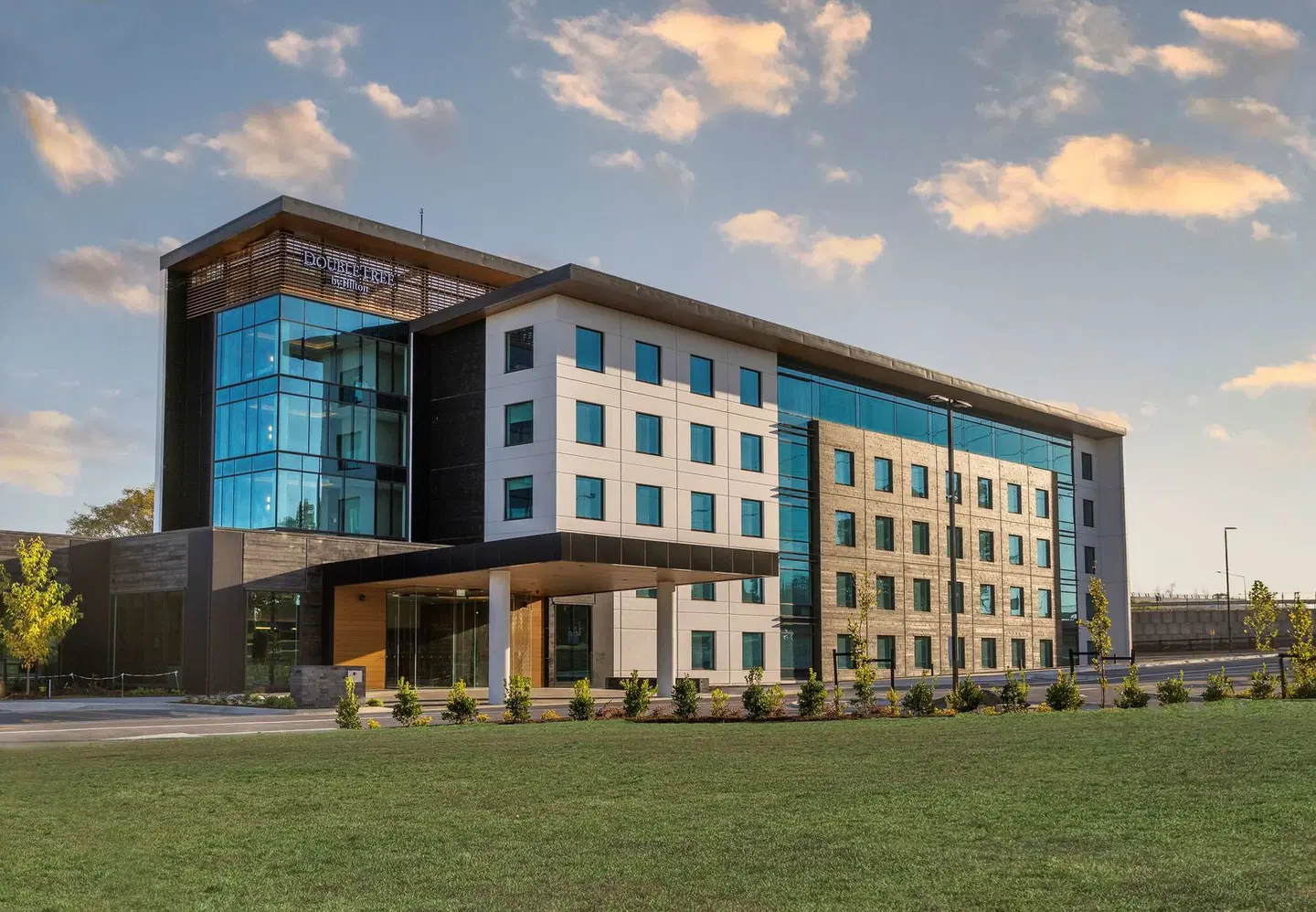 Doubletree By Hilton Karaka EXTERIOR