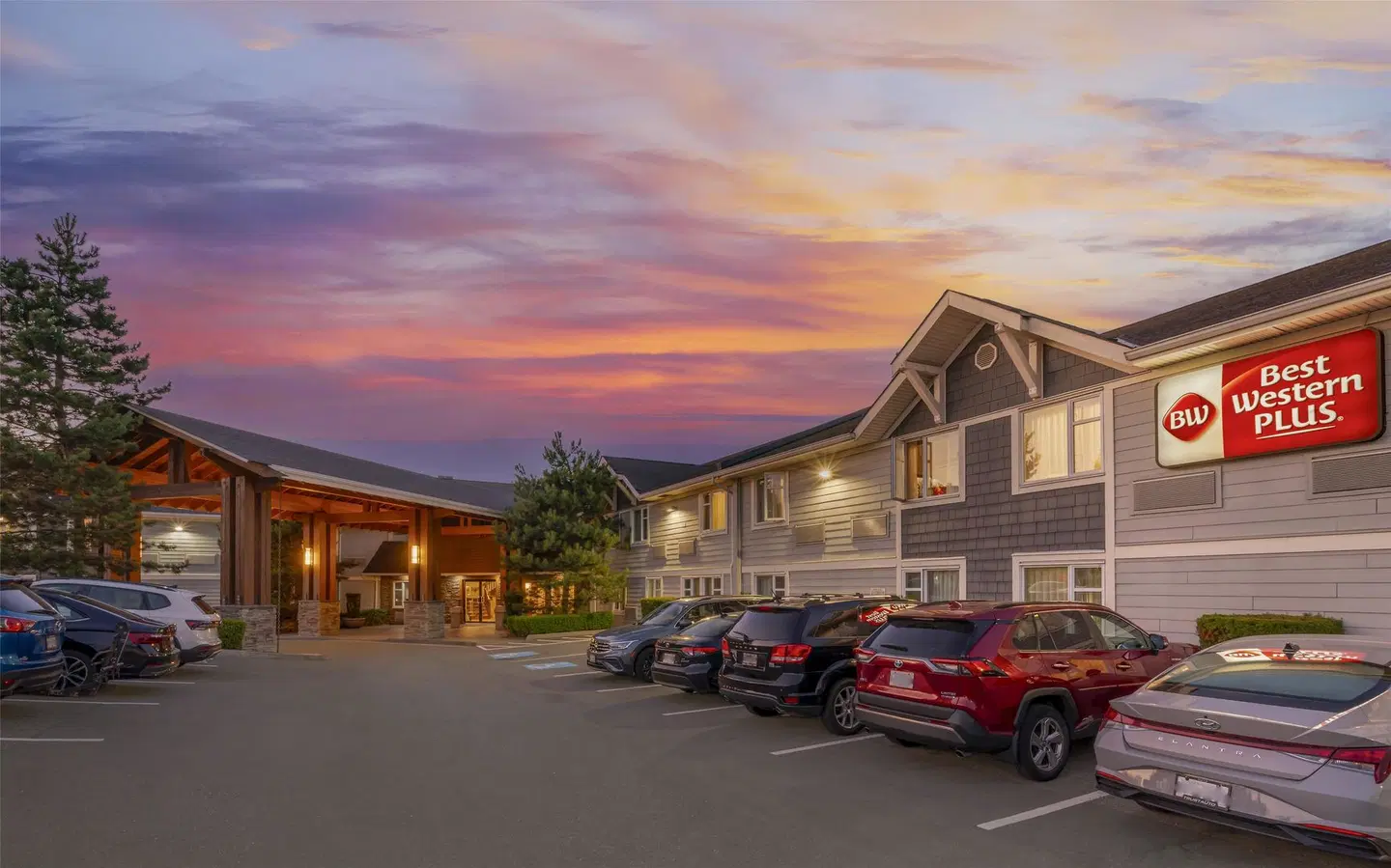Best Western Plus Country Meadows Inn EXTERIOR