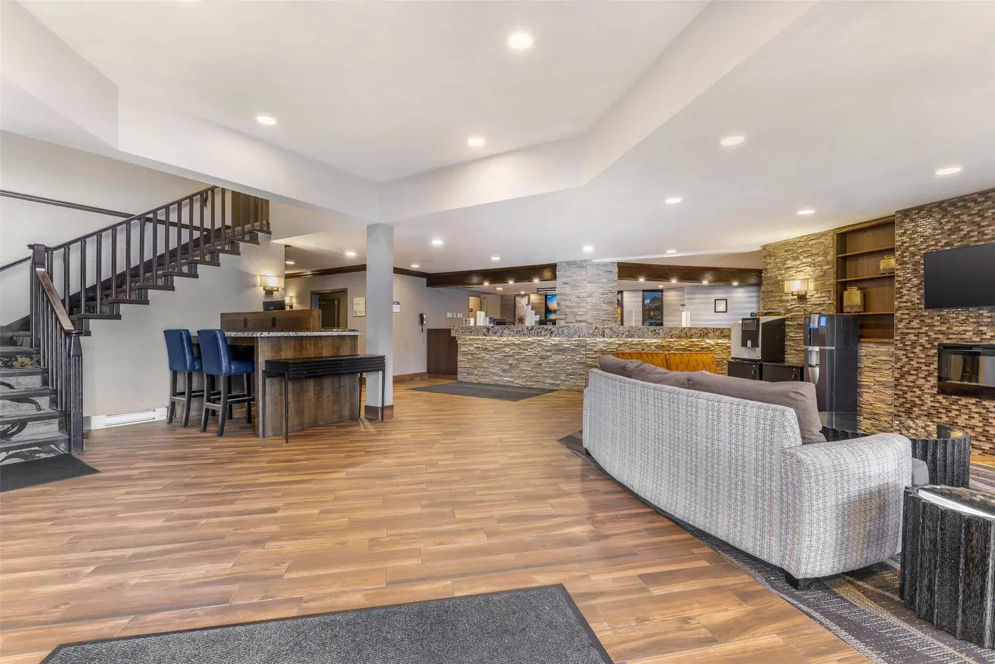 Best Western Plus Country Meadows Inn LOUNGE_LOBBY