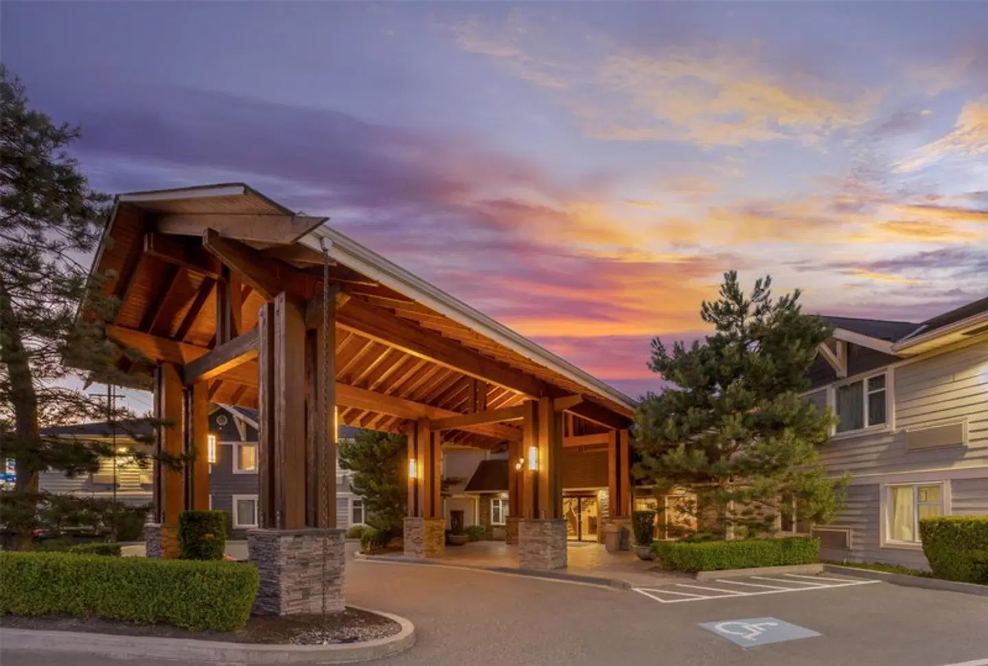 Best Western Plus Country Meadows Inn EXTERIOR