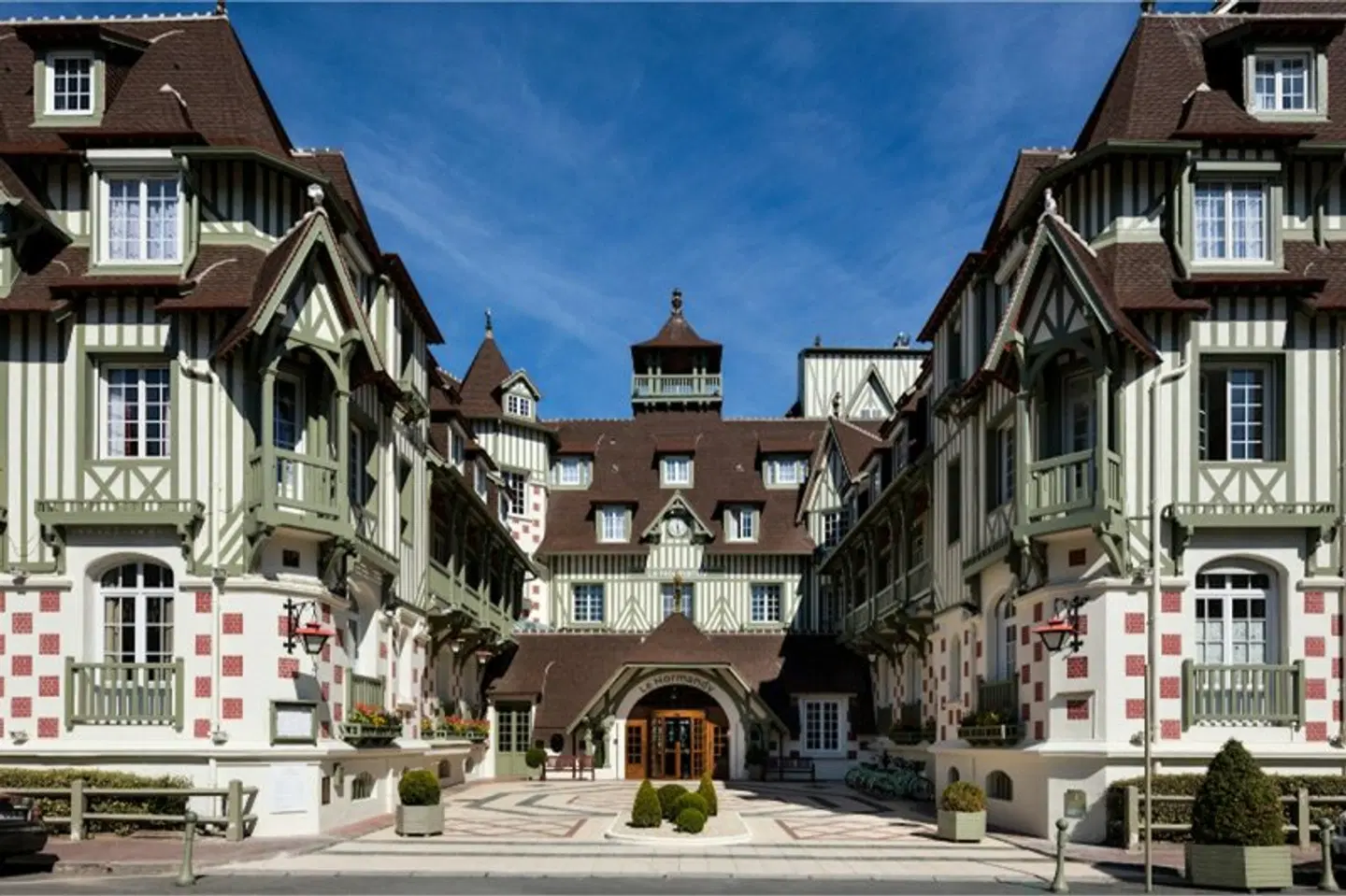 Normandy Barriere EXTERIOR