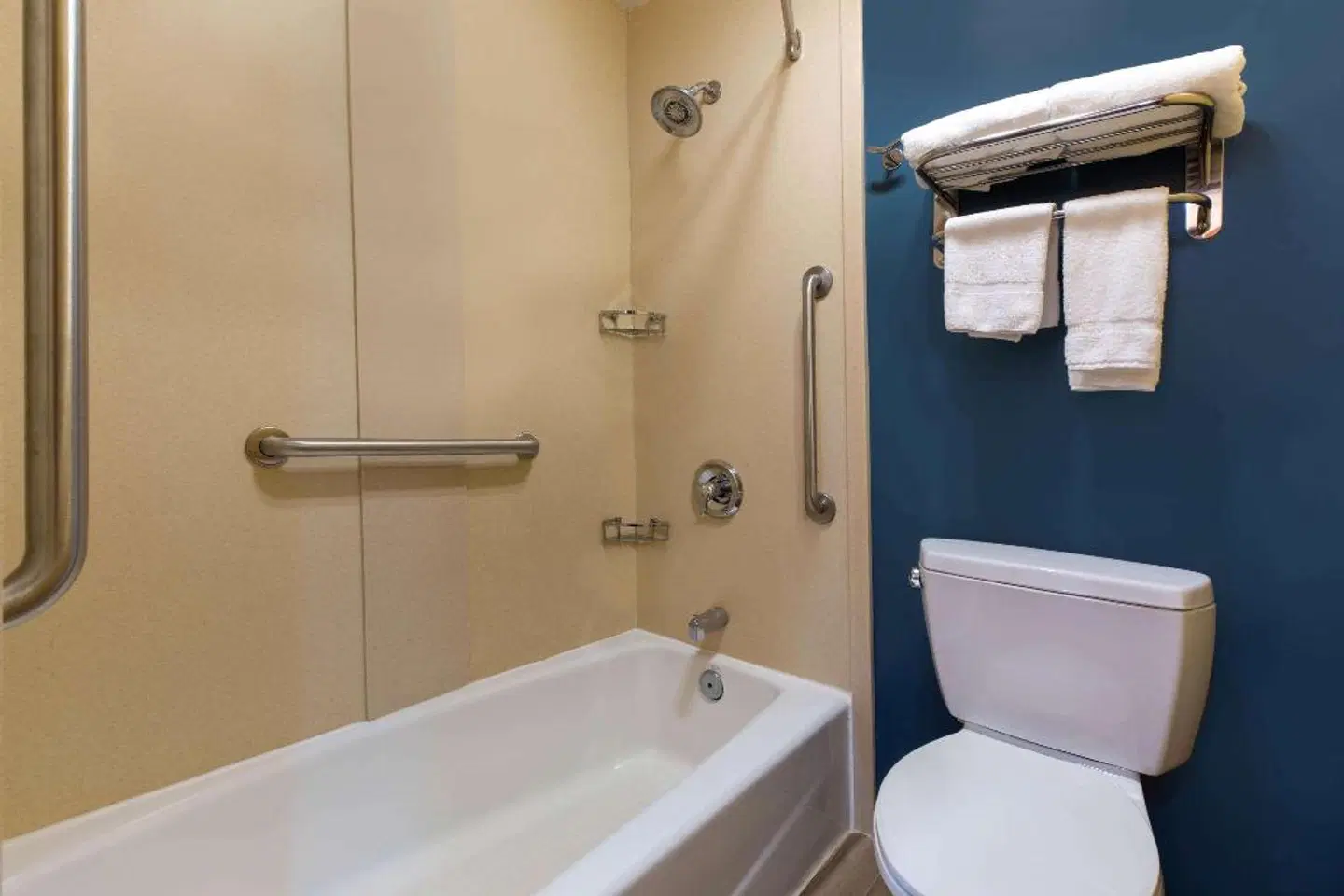 Travelodge by Wyndham Healdsburg - Sonoma Wine Country Badezimmer