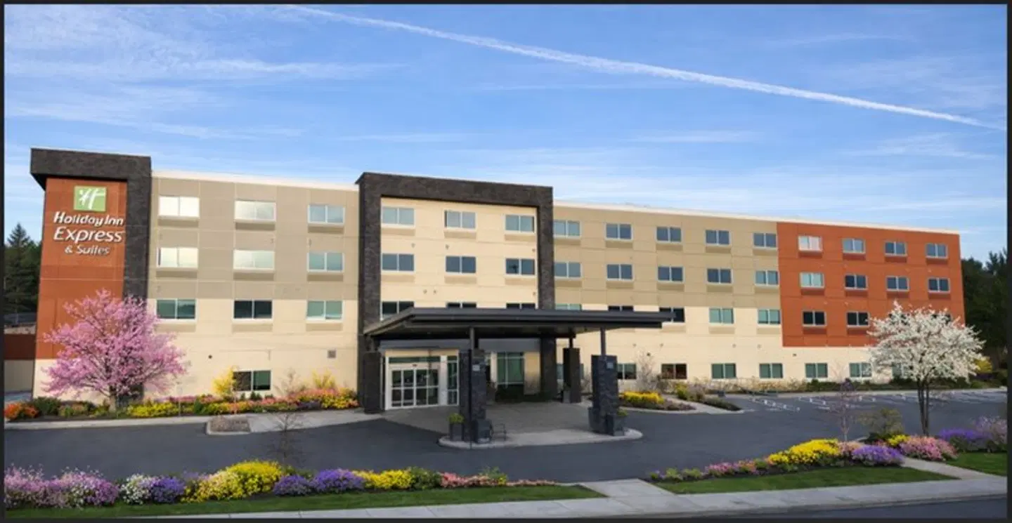 Holiday Inn Express and Suites Courtenay Comox by IHG EXTERIOR