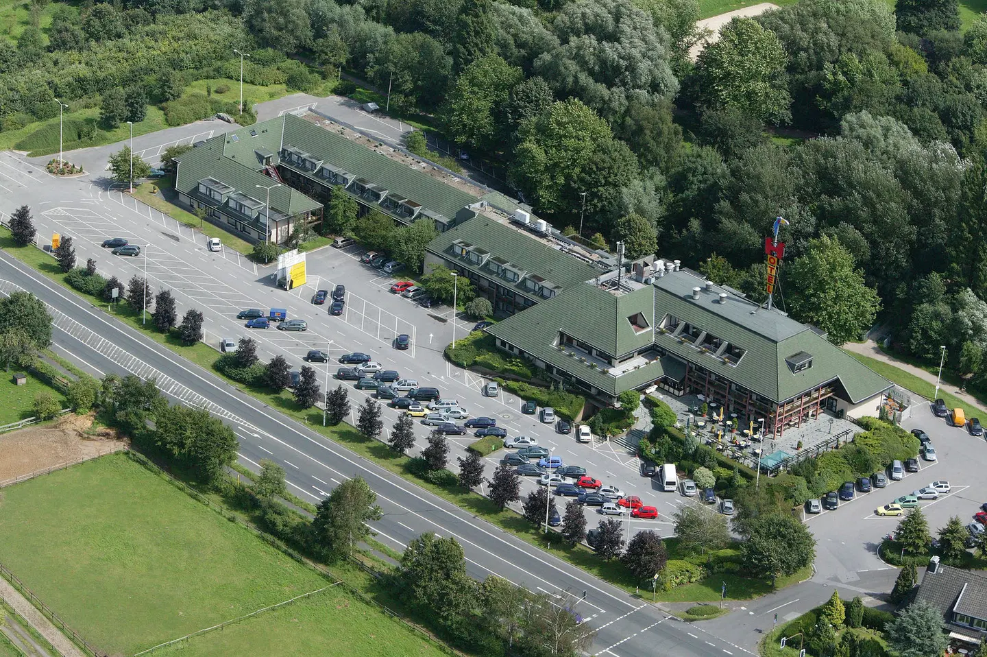 Van der Valk Moers EXTERIOR