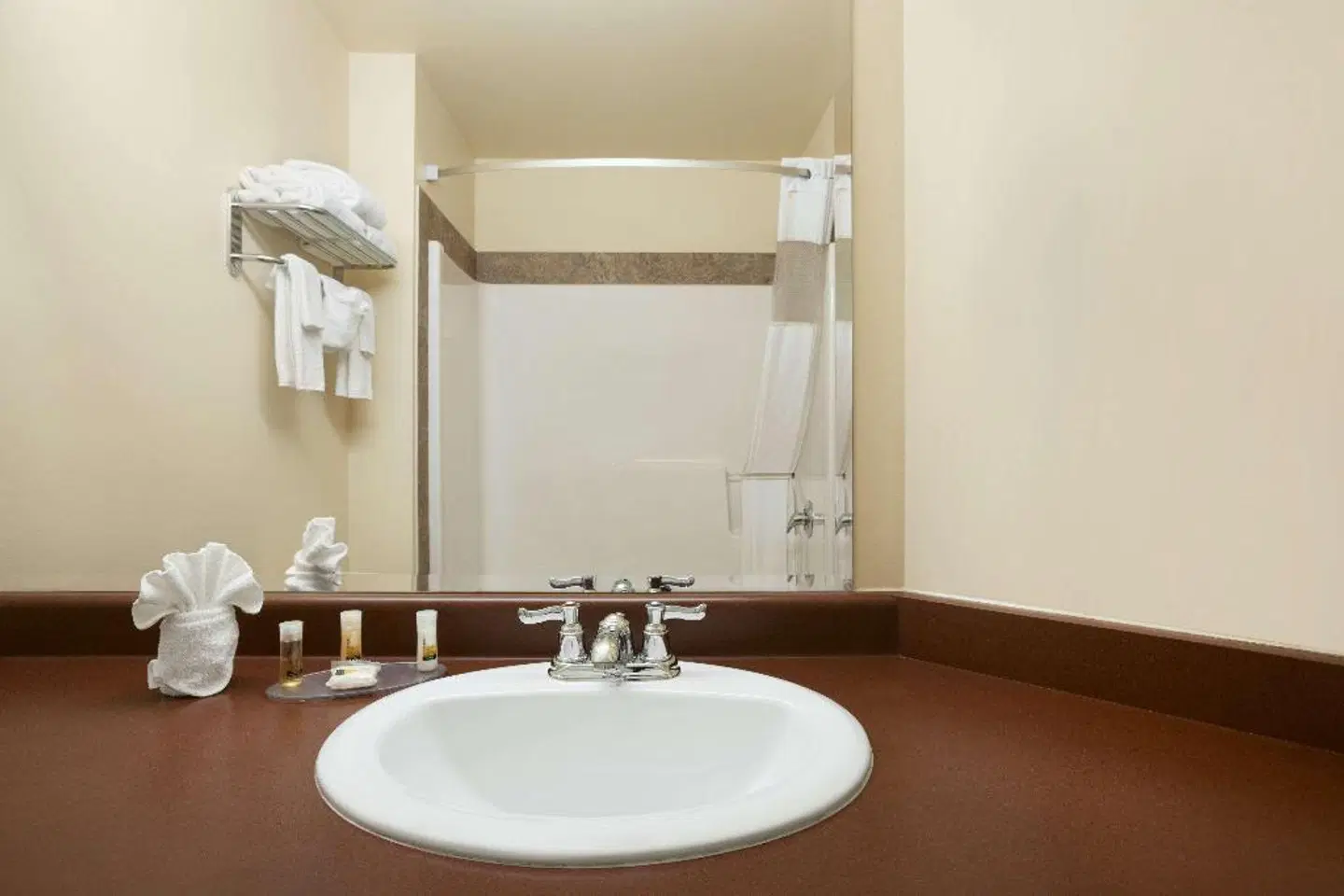 Days Inn by Wyndham Dawson Creek Badezimmer