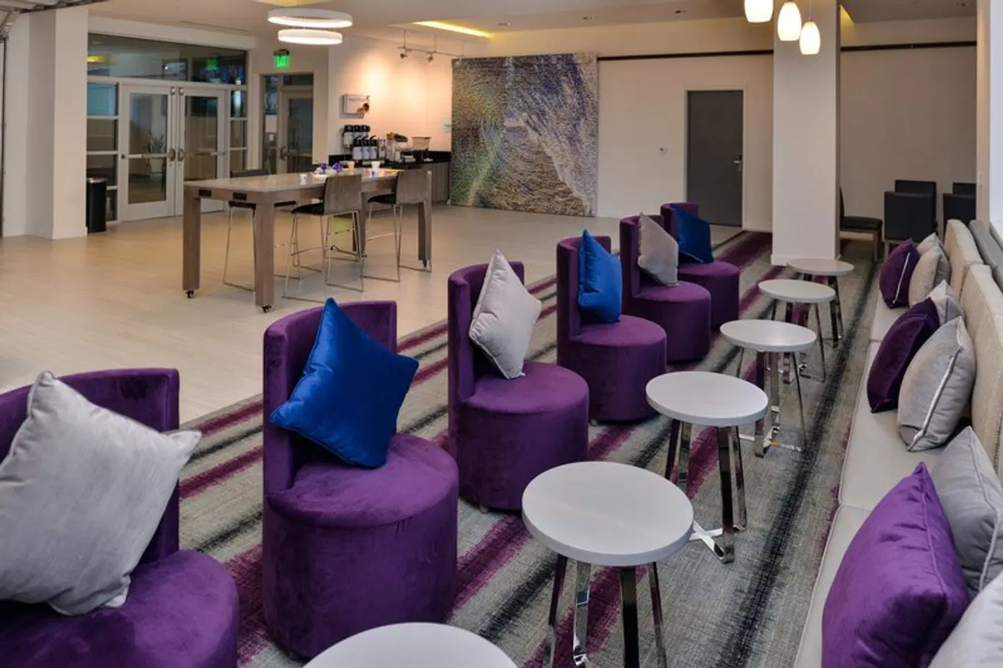 Holiday Inn Express & Suites San Diego - Mission Valley by IHG Bar