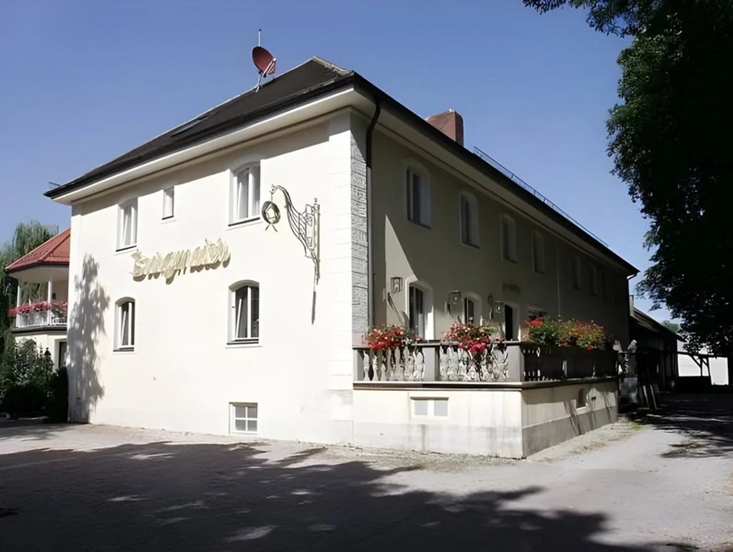 Burgmeier EXTERIOR