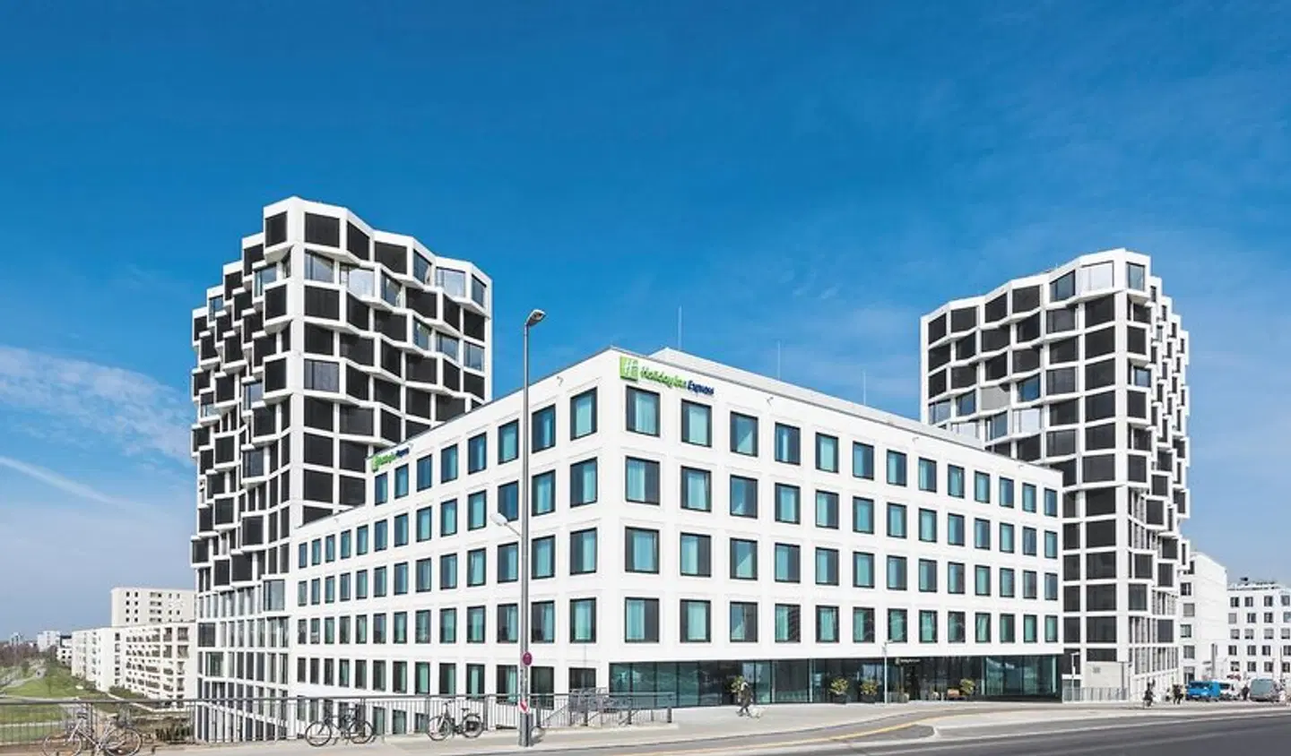 Holiday Inn Express München City West - inklusive NFL Munich Ticket EXTERIOR